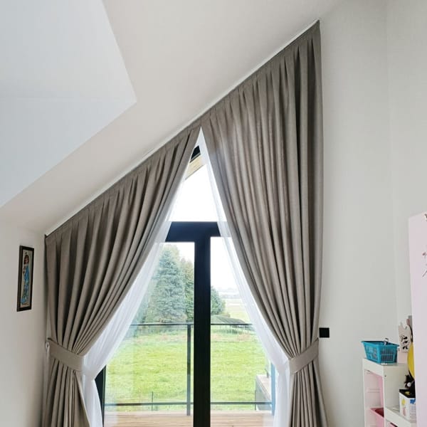 szare zasłony na taśmie fala na skośny oknie | Bagdad Nowy Sącz szare zasłony na taśmie fala na skośnym oknie | Bagdad Nowy Sącz