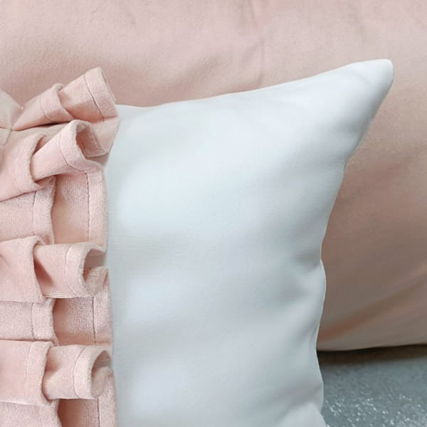 poszewka dekoracyjna biała z falbaną pudrowy róż | Bagdad Nowy Sącz poszewka dekoracyjna biała z falbaną pudrowy róż | Bagdad Nowy Sącz