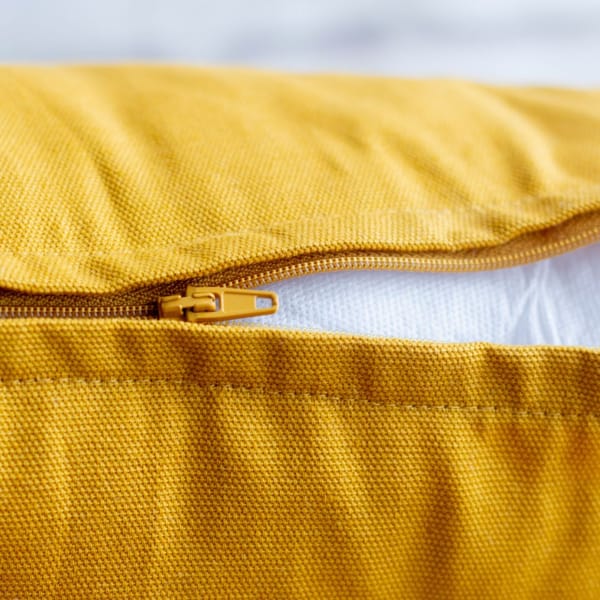 żółty zamek błyskawiczny w poszewce żółty zamek błyskawiczny w poszewce