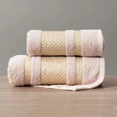 Ręcznik pudrowy róż 50x90 bawełniany LIONEL ze złotą bordiurą 019